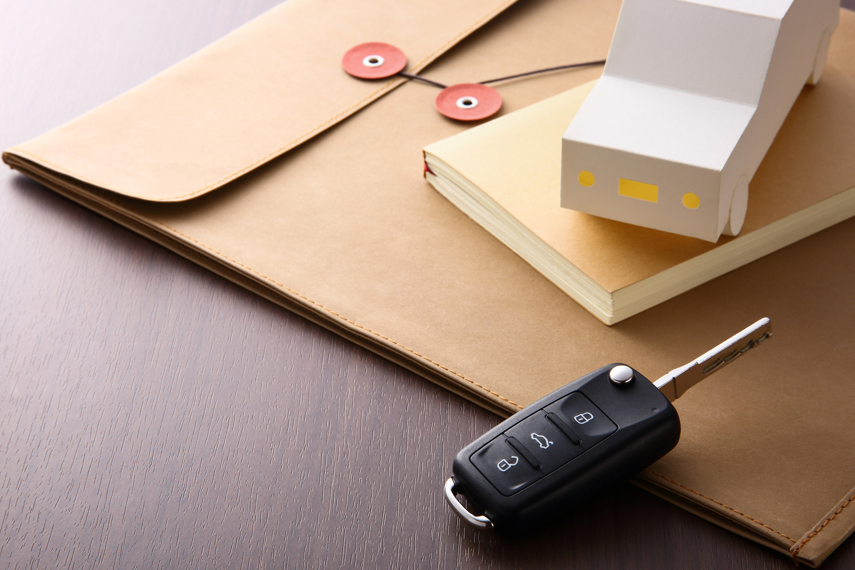 自動車保険乗り換えのタイミングは 必要書類や連絡方法もチェック