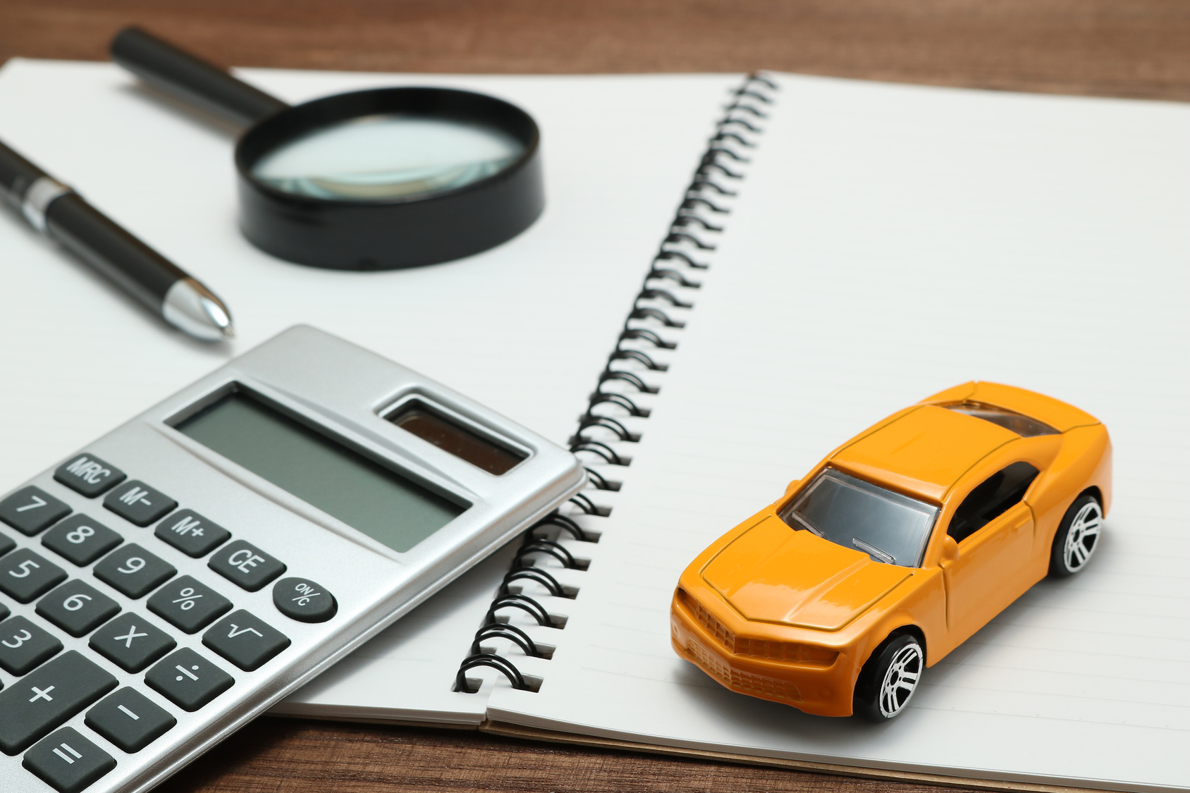 自動車保険の法人契約とは 保険料は個人よりも高いの